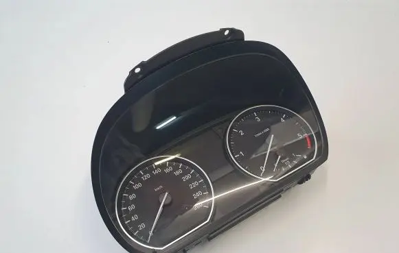 Speedometer (instrument cluster)