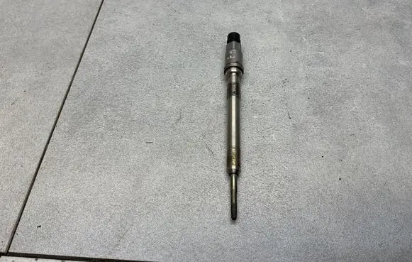 Volkswagen Golf Sportsvan Glow plug E2520028814