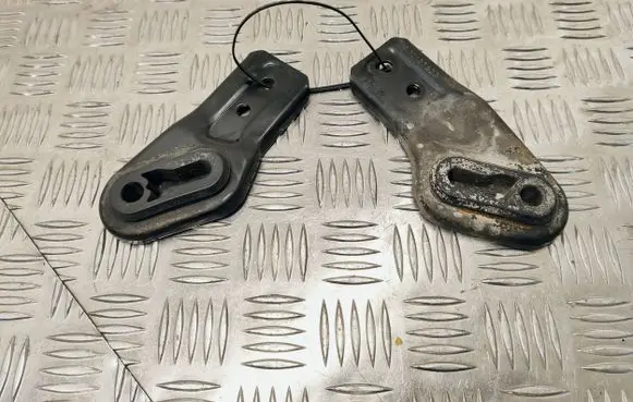 Opel Meriva B Radiator mount bracket 13153540 13153539