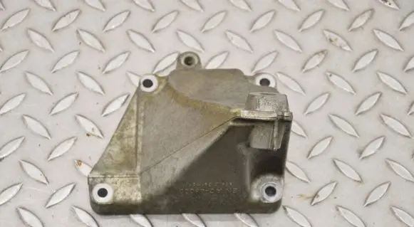 Mercedes-Benz CLS C219 Engine mounting bracket A2722231604
