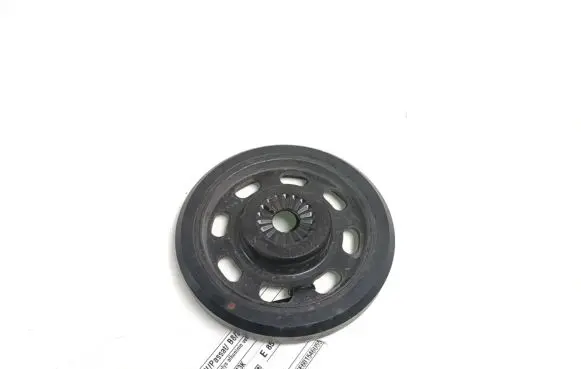 Volkswagen PASSAT B8 Crankshaft pulley 04E105243K