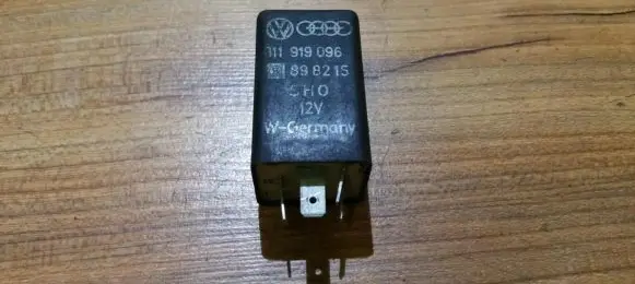 Volkswagen Golf II Other relay 811919098b 05896410klo