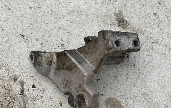 Volvo V60 Engine mounting bracket 31293542