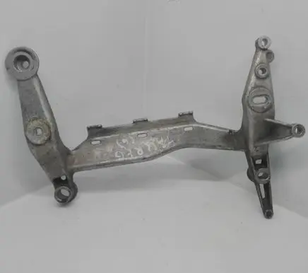 Volkswagen Touareg I Pneumatic air compressor holding bracket 7L0616879