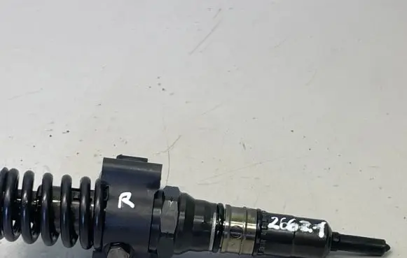 Audi A4 S4 B7 8E 8H Fuel injector 03G130073G