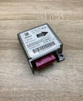 Opel Corsa B Airbag control unit/module 90481747 5WK4088