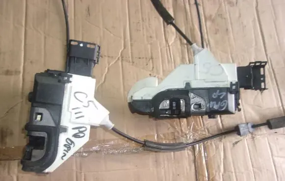 Smart ForTwo II Loading door lock 