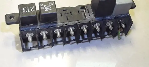 Audi A4 S4 B5 8D Fuse module 4A0941822 899578000 896046