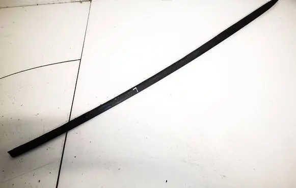 Volkswagen Tiguan Windshield trim 5N0854327