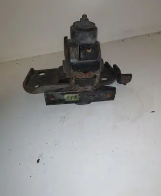 Toyota Corolla Verso E121 Engine mount bracket