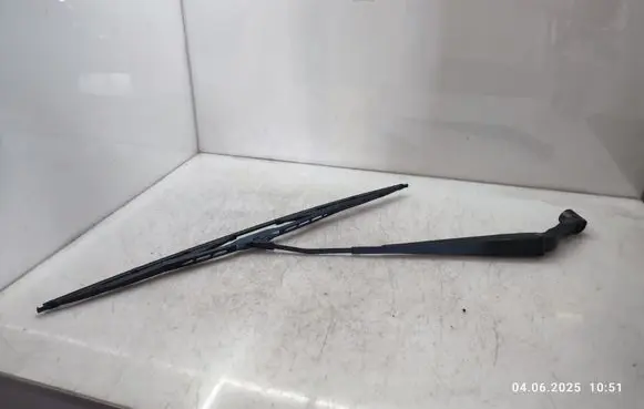 Nissan X-Trail T32 Front wiper blade arm