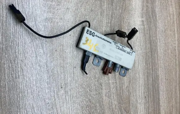 BMW 5 E34 Aerial antenna amplifier 1384421 058901