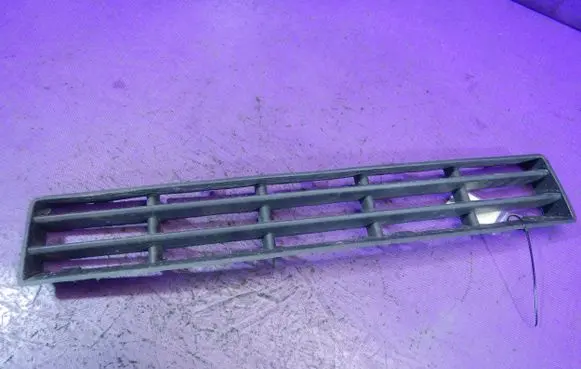 Volkswagen Golf IV Front bumper lower grill