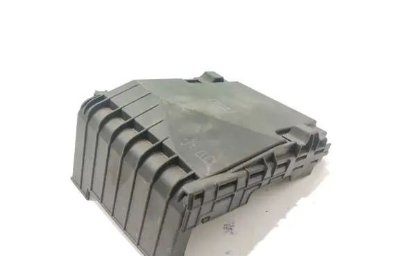 Volkswagen PASSAT B6 Fuse box cover 1K0937132F