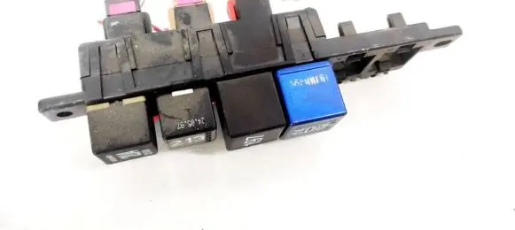 Volkswagen PASSAT B5 Fuse box set 8L0941822A