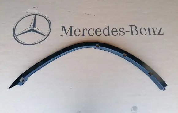 Mercedes-Benz ML W164 Fender trim (molding) A1648846122