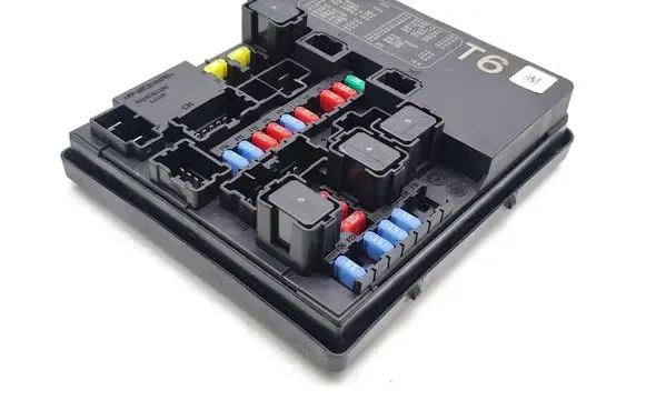 Nissan Juke I F15 Fuse box set 284B71KK0B