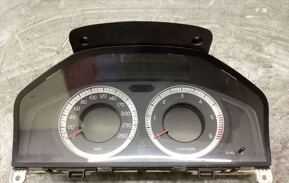 Volvo V70 Speedometer (instrument cluster) 36002492 69199910U 31270851AA
