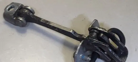 Opel Zafira A Front door check strap stopper