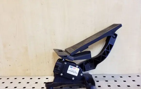 Hyundai i40 Accelerator throttle pedal 327263Z900