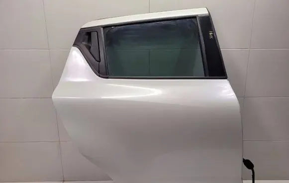 Suzuki Swift III Rear door 