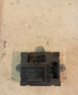 Volvo V70 Door control unit/module 31343028 1010253901