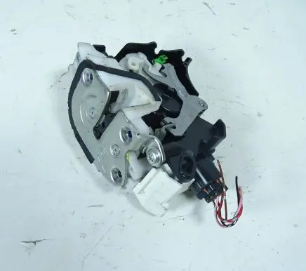 Mitsubishi Lancer VIII Front door lock