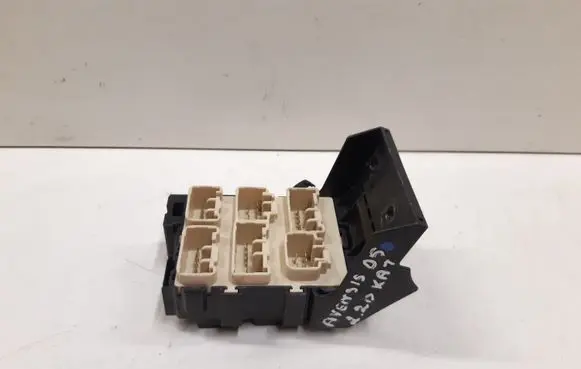 Toyota Avensis T250 Fuse box set 068273405030 8273405030 PPT40