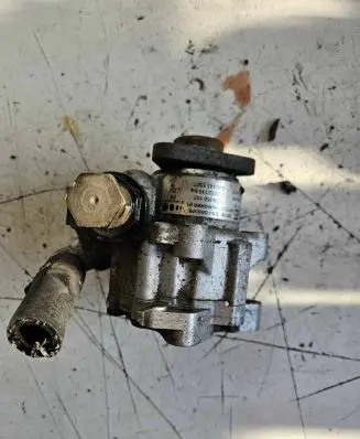 Volkswagen PASSAT B5.5 Power steering pump 8D0145156T 7690955102