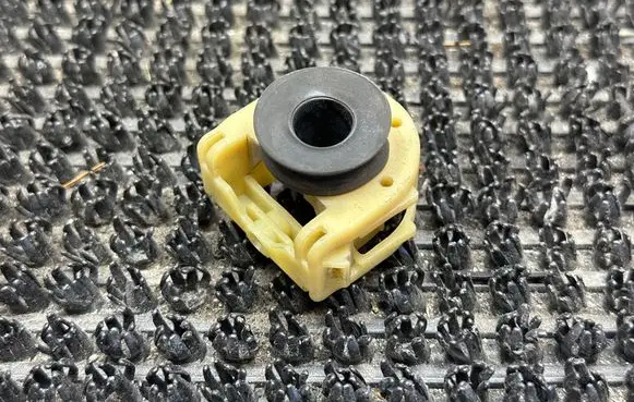 Citroen C3 Radiator mount bracket 9681921680