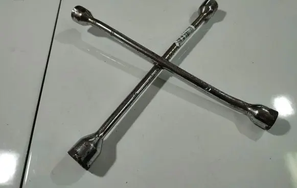 Hyundai i30 Wheel nut wrench 