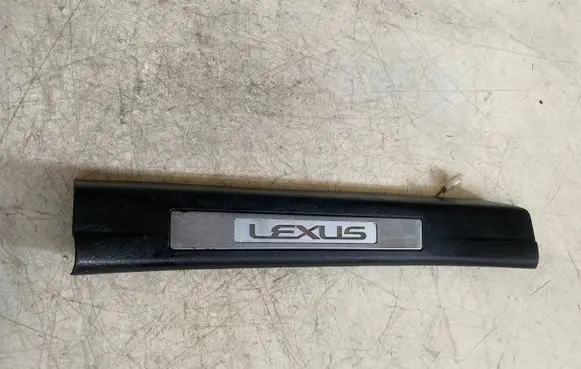 Lexus RX 330 - 350 - 400H Rear sill trim cover 6794048020