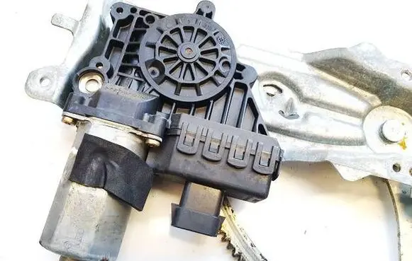 Opel Zafira A Front door window regulator motor 90579356