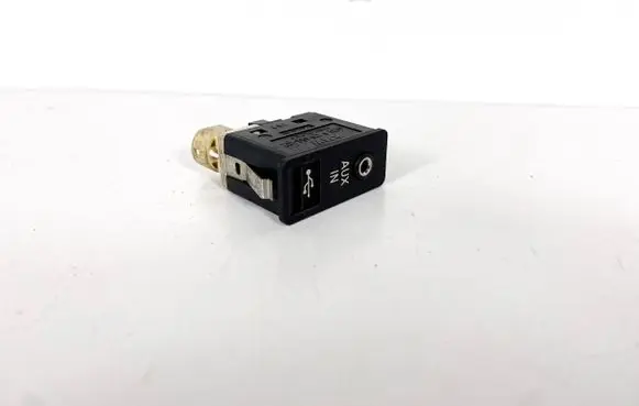 BMW 5 F10 F11 AUX in-socket connector 9129651 61319129651 12196716