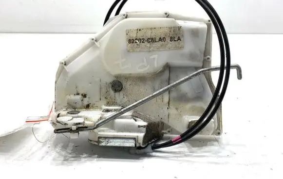 Suzuki Swift II Front door lock 82202-68LA0