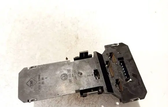 Volkswagen PASSAT B5 Tail light bulb cover holder 3b9945257