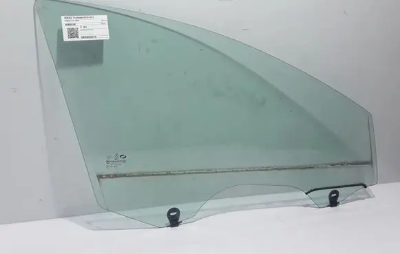 Renault Latitude (L70) Front door window glass four-door 803000010R