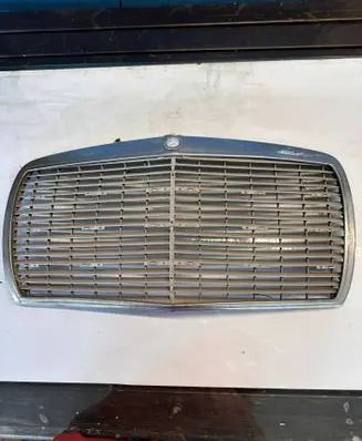 Mercedes-Benz W123 Front grill