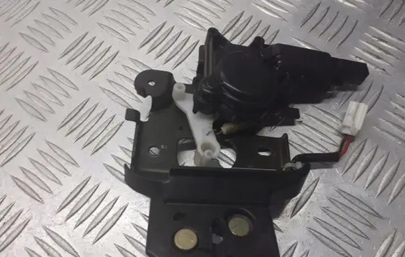 Mazda 3 I Tailgate/trunk/boot lock/catch/latch B6724
