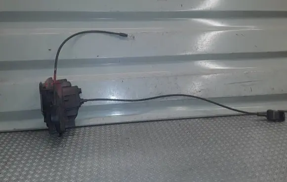 Renault Clio III Rear door lock 