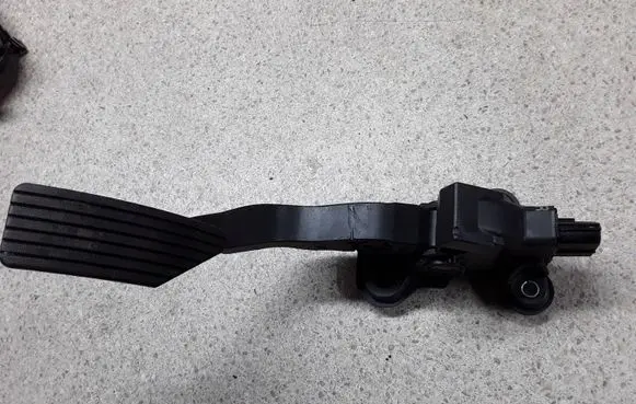 Mitsubishi Outlander Accelerator throttle pedal 1600A115