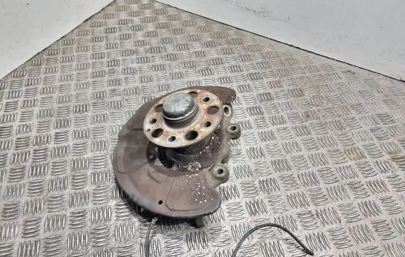 Mercedes-Benz E W212 Front wheel hub A2124201244