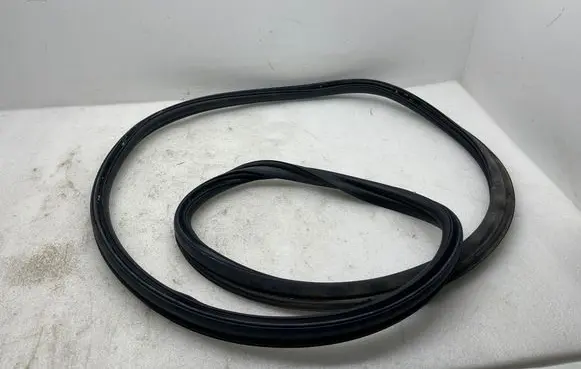 Tesla Model 3 Trunk rubber seal (body) 109106900E