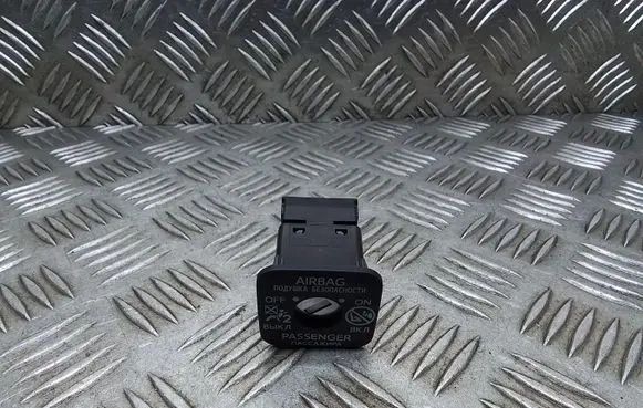 Lexus RX 450H Passenger airbag on/off switch 