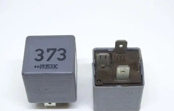 Volkswagen Golf V Other relay 8D0951253A