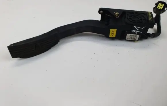 KIA Carens I Accelerator throttle pedal