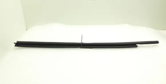 Porsche Cayenne (92A) Rubber seal front door window/glass 7P0837471