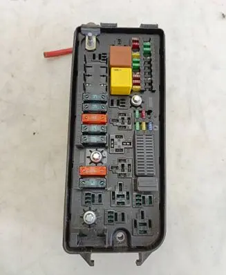 Opel Vectra C Fuse module 13112918 519038004 00014692