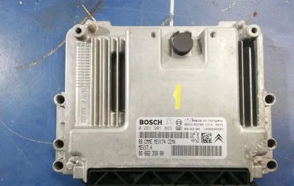 Peugeot 308 Engine control unit/module 0261201863