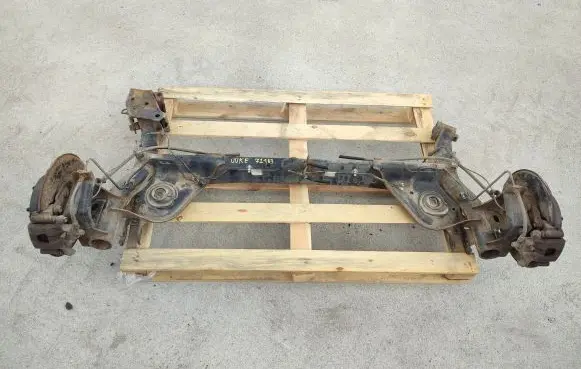 Nissan Juke I F15 Rear axle beam 